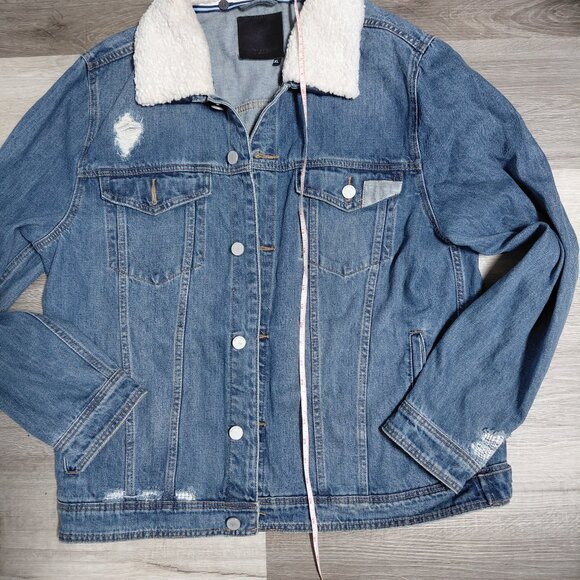 Fleece-Collar Denim Trucker Jacket - Picture 4 of 6